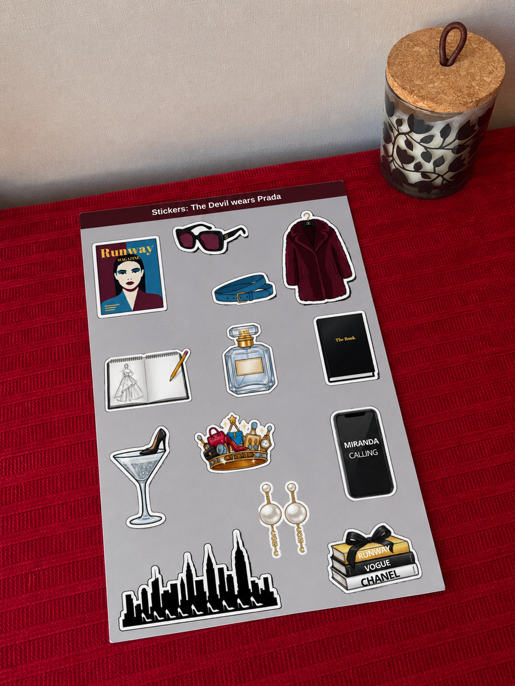 Pack 39 stickers inspirados en el diablo viste a la moda
