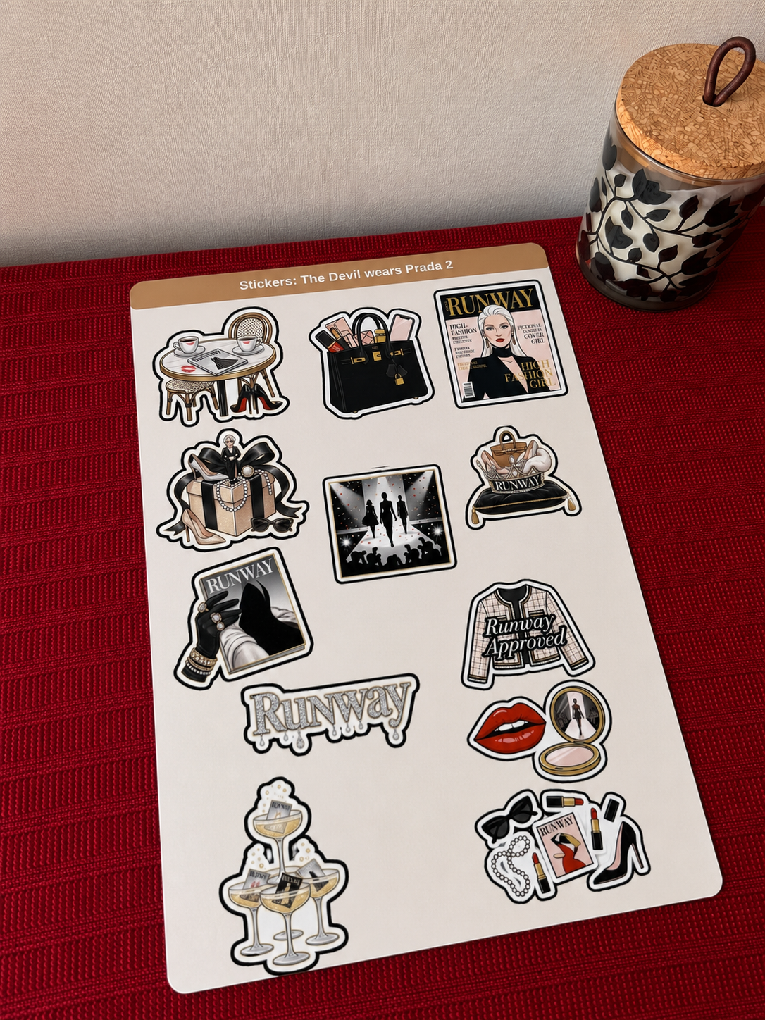 Pack 36 Stickers inspirados en el diablo viste a la moda 2